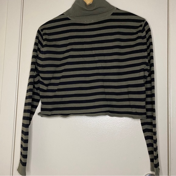GARAGE Mock Neck Cropped LS Sweater - Picture 3 of 6